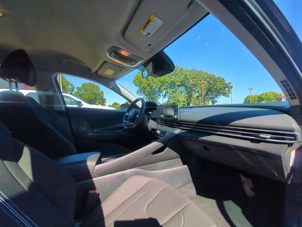 Used 2026 Hyundai Elantra Hybrid FWD image 28