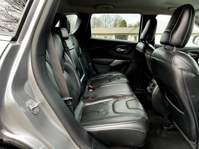 Used 2019 Jeep Cherokee Limited FWD image 19