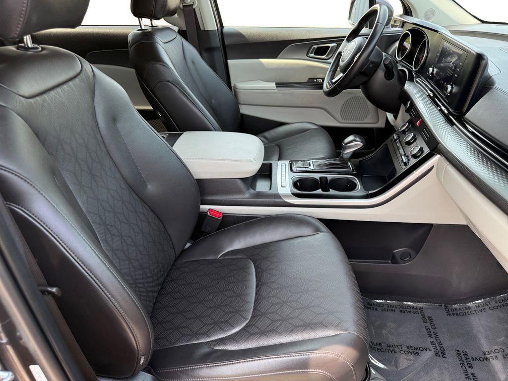 Used 2024 Kia Carnival LX image 15