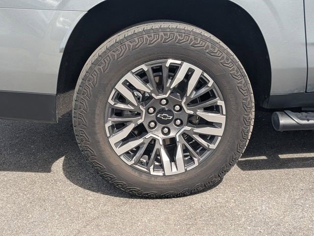 Certified 2025 Chevrolet Suburban Z71 AWD/4WD image 16