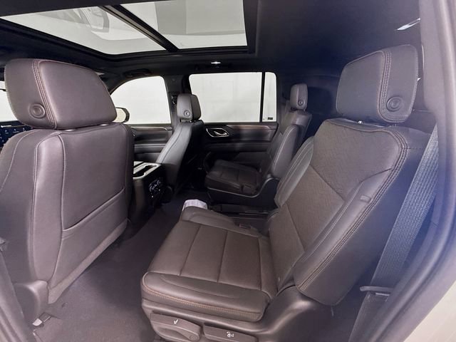 Used 2023 Chevrolet Suburban High Country image 28