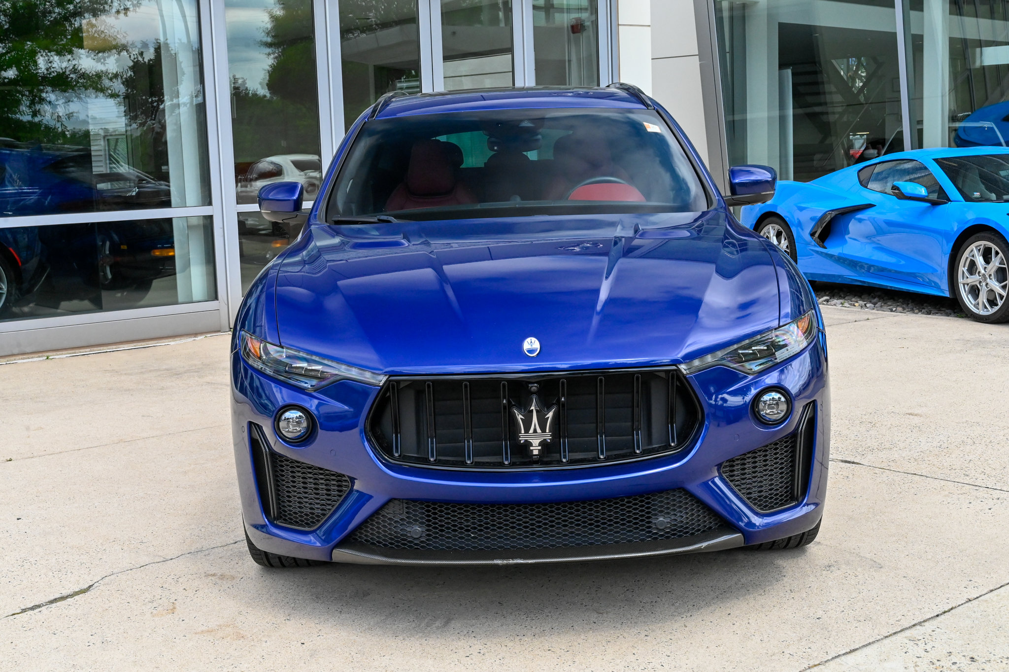 Used 2023 Maserati Levante Trofeo AWD/4WD image 2