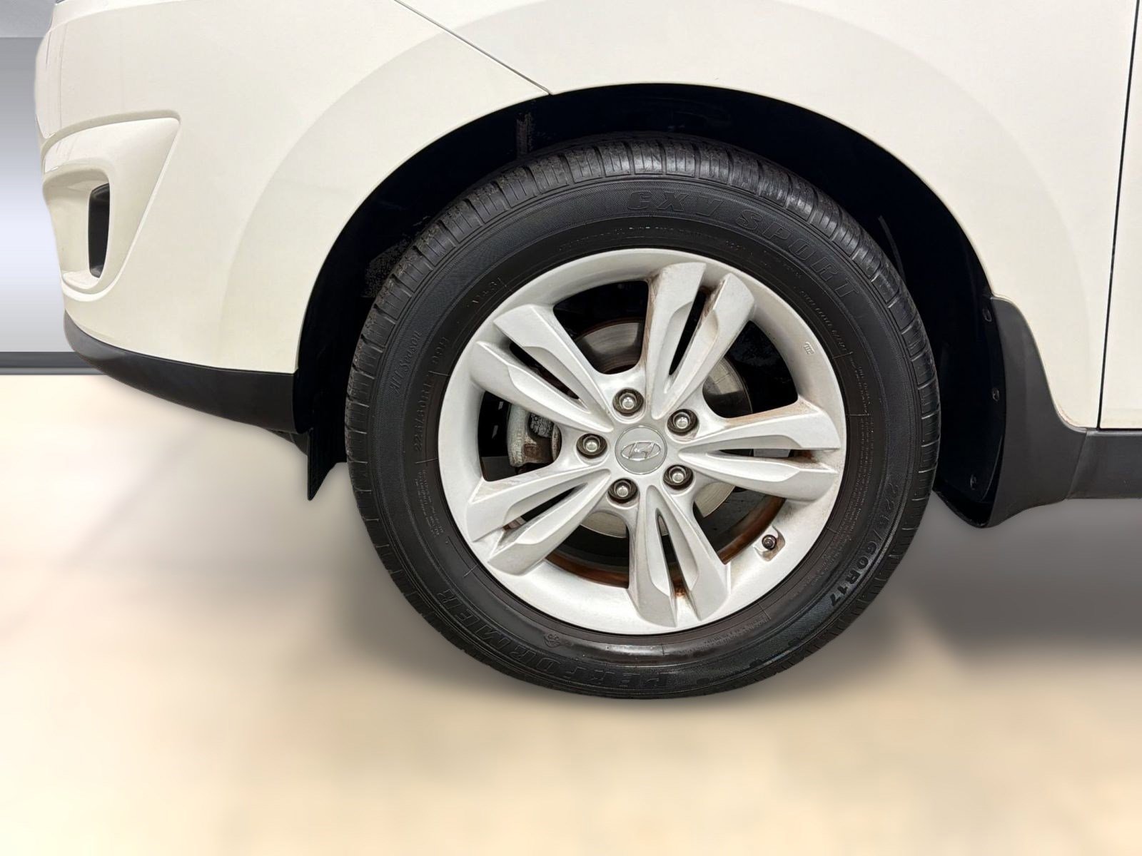 Used 2011 Hyundai Tucson GLS image 10