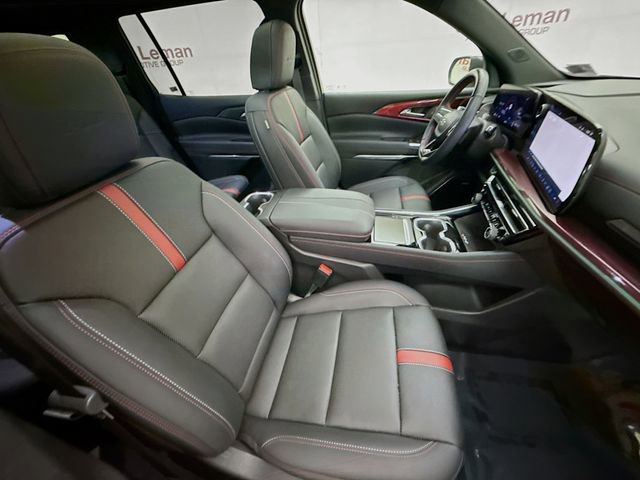 Used 2024 Chevrolet Traverse RS image 32