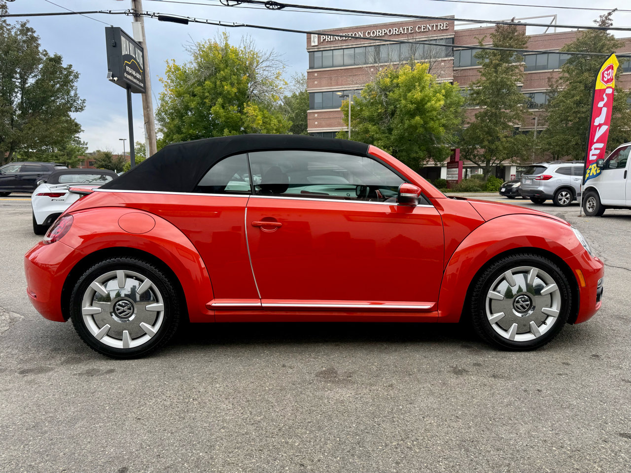 Used 2018 Volkswagen Beetle 2.0T SE image 9