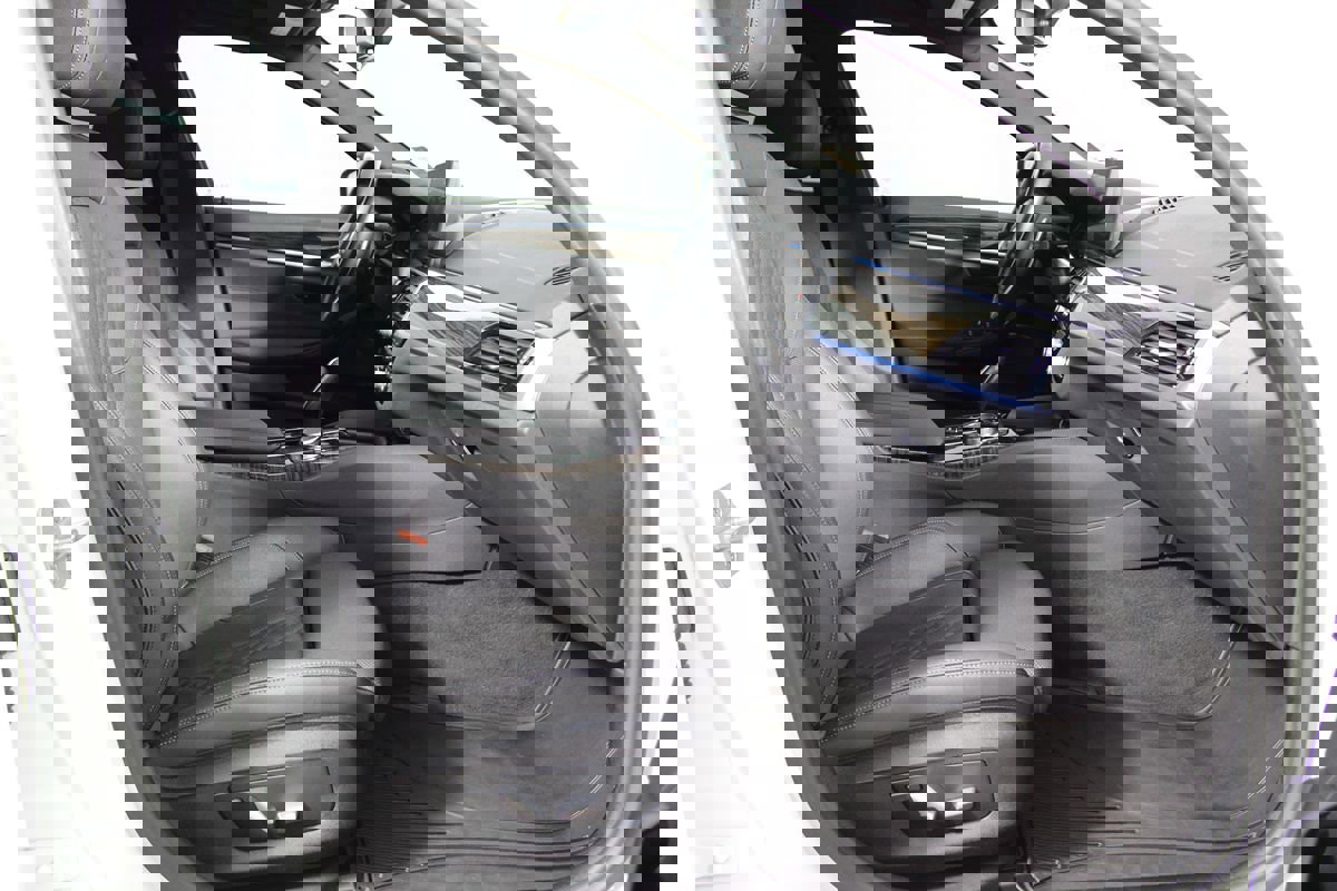 Used 2023 BMW 530e w/ M Sport Package image 20