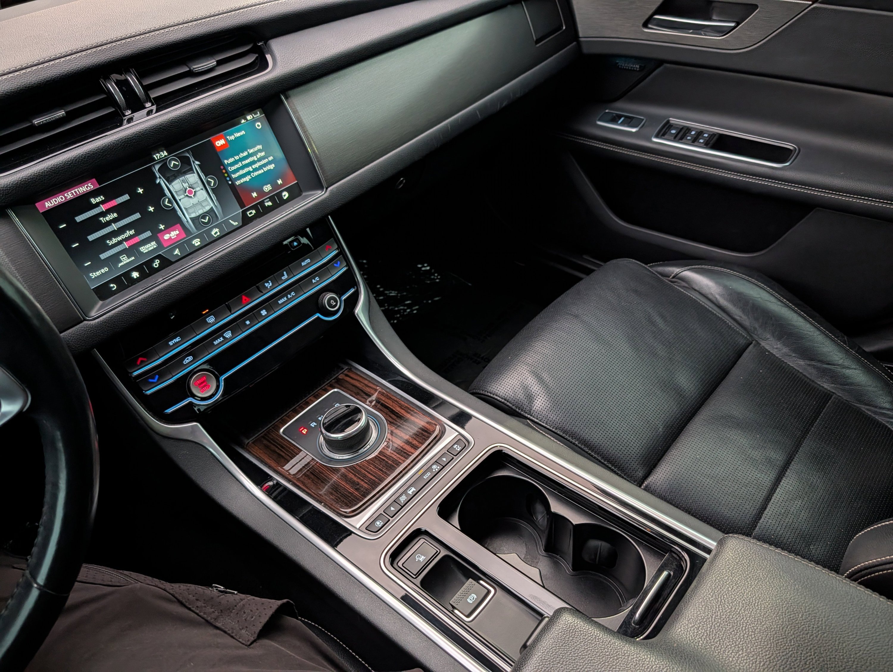 Used 2018 Jaguar XF S RWD image 48