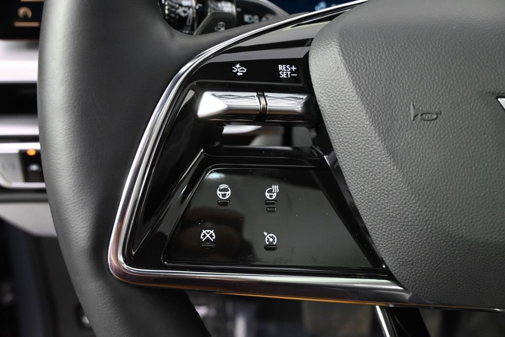 New 2025 Cadillac Lyriq Luxury AWD/4WD image 32