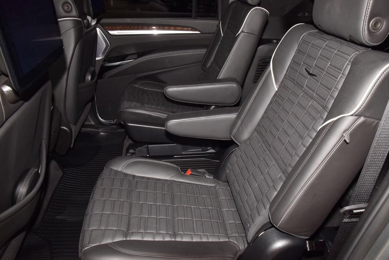 Used 2025 Cadillac Escalade ESV Premium Luxury Platinum AWD/4WD image 14