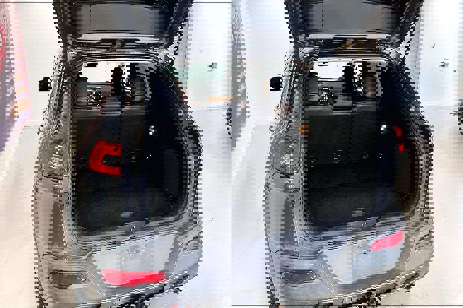 Used 2014 Jeep Cherokee Trailhawk w/ Comfort/Convenience Group image 17