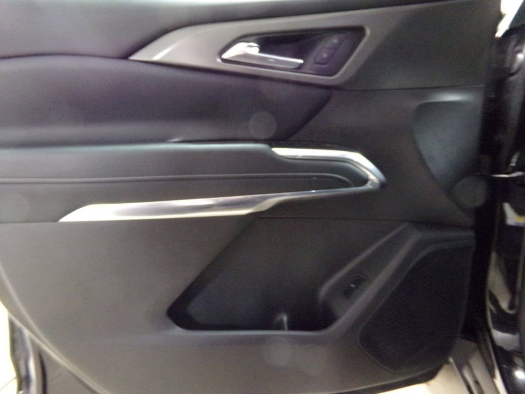 Used 2025 Chevrolet Traverse LT image 15