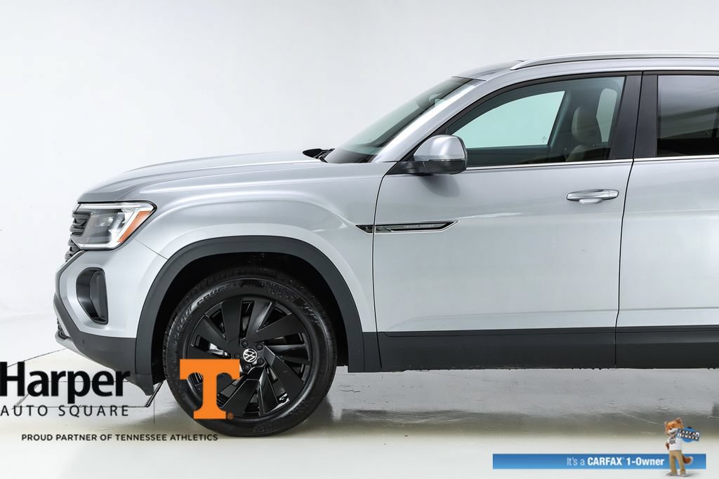 Used 2025 Volkswagen Atlas Cross Sport SE w/ Panoramic Sunroof Package AWD/4WD image 3