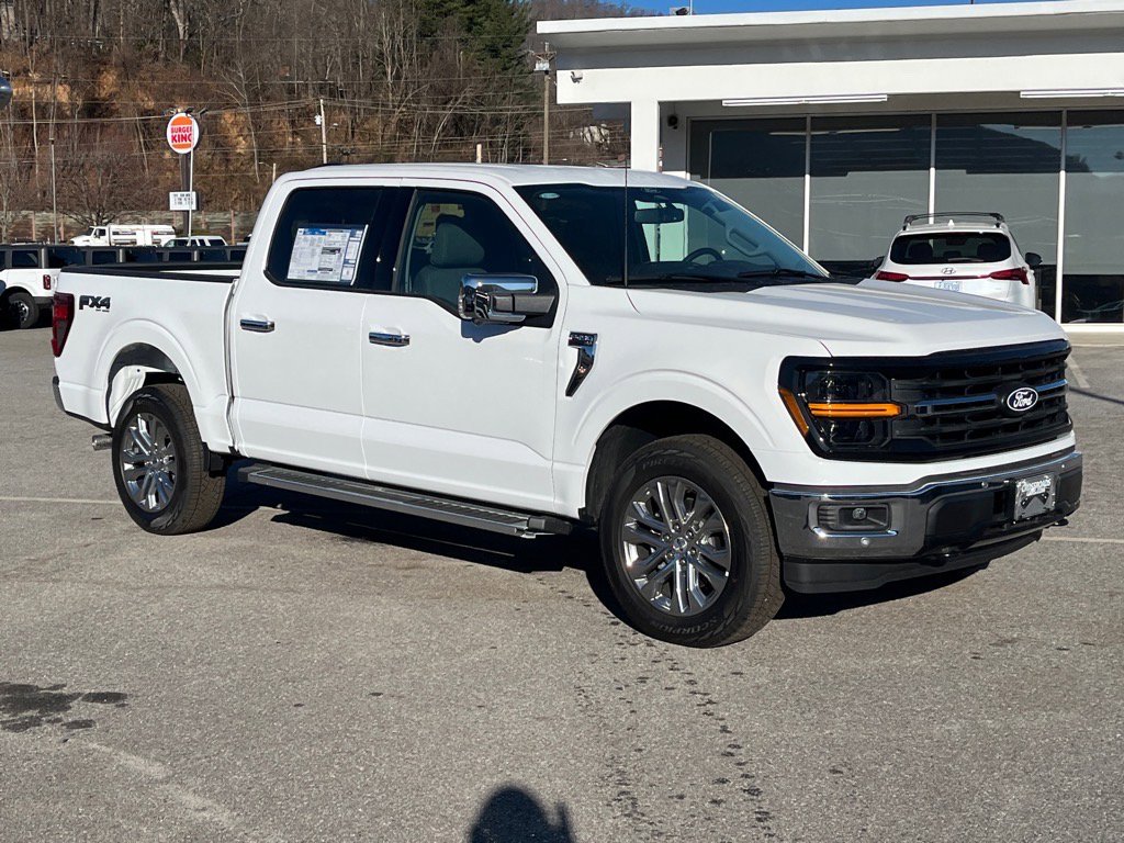 New 2025 Ford F150 XLT w/ Equipment Group 302A MID