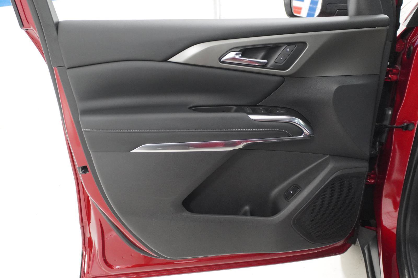 Used 2024 Chevrolet Traverse LT w/ Midnight/Sport Edition image 13