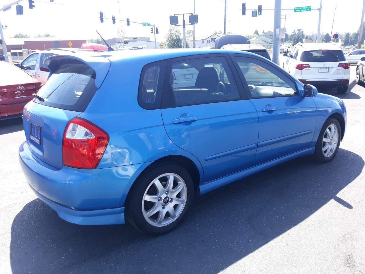 Used 2005 Kia Spectra5 image 3