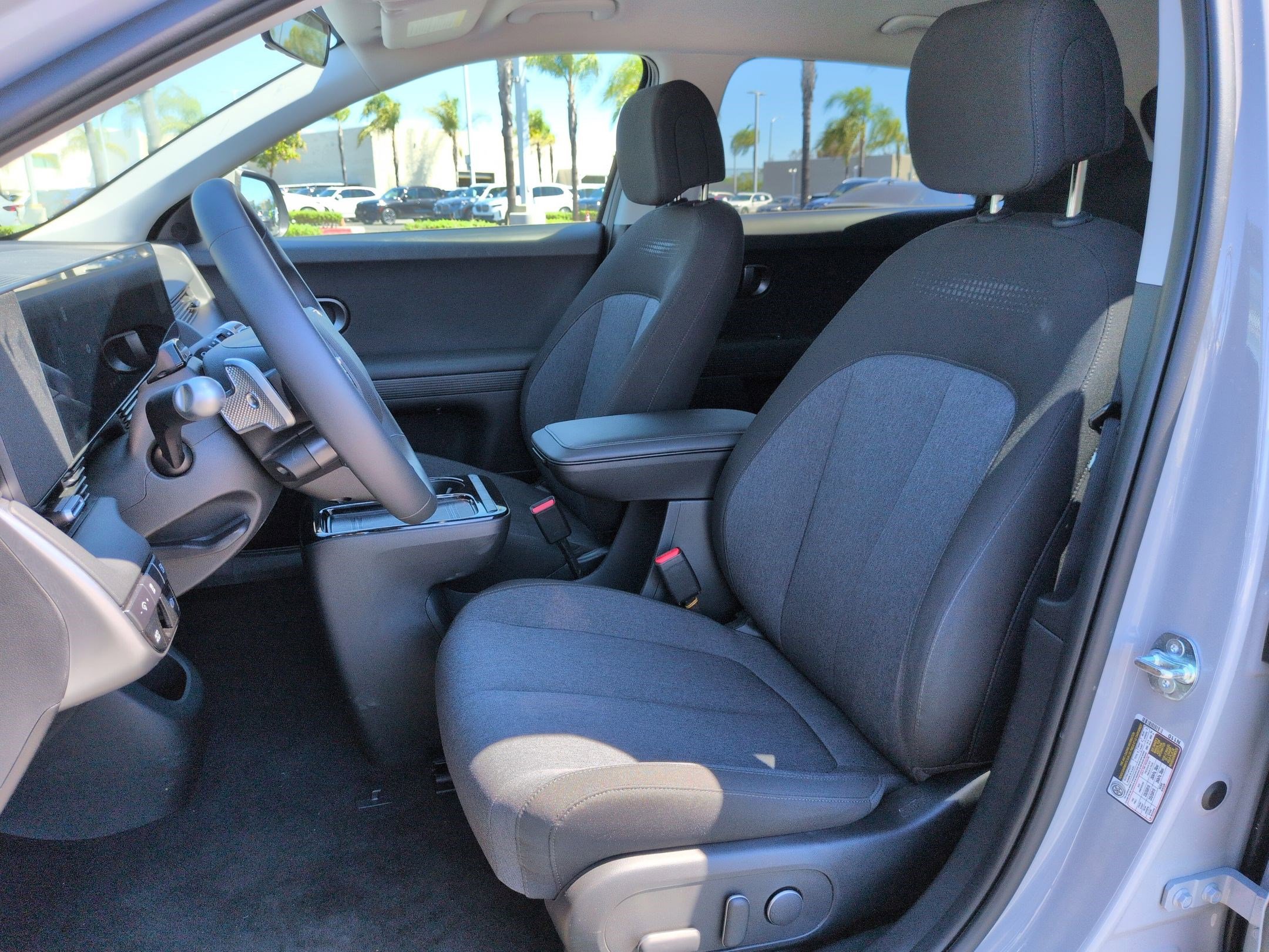 Used 2025 Hyundai Ioniq 5 SE image 16