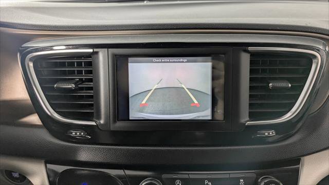 Used 2020 Chrysler Voyager LX image 29