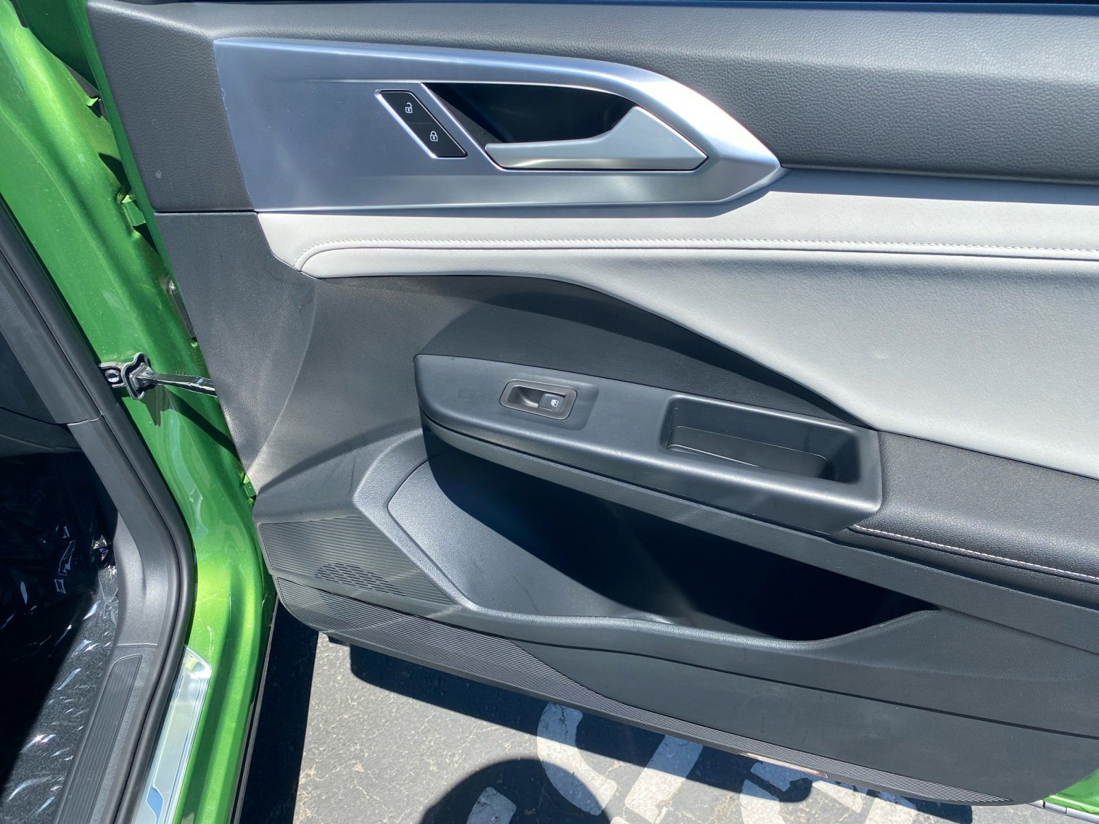 New 2025 Volkswagen Taos SE image 16