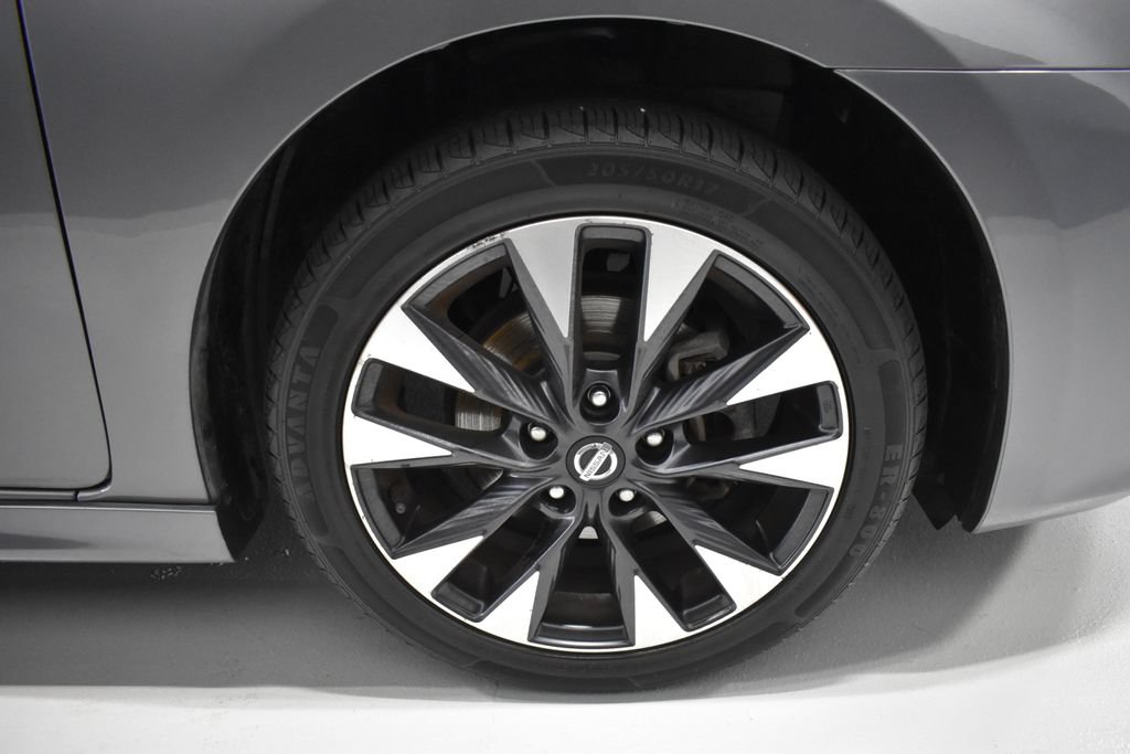 Used 2017 Nissan Sentra SR w/ SR Premium Technology Package FWD image 10