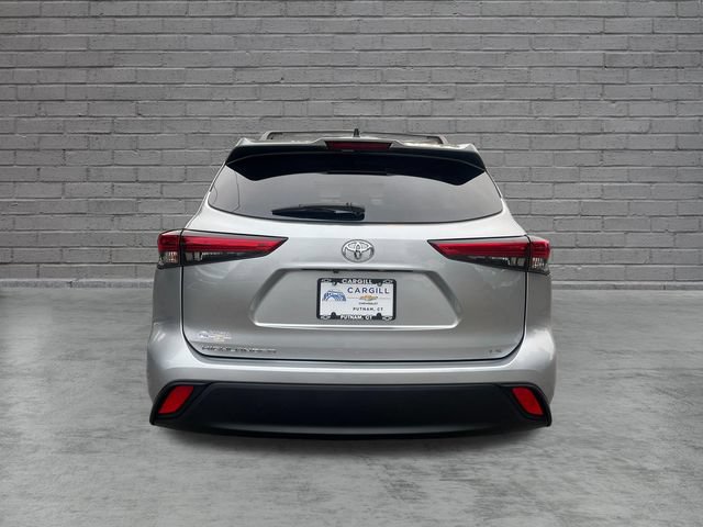 Used 2023 Toyota Highlander LE FWD image 6