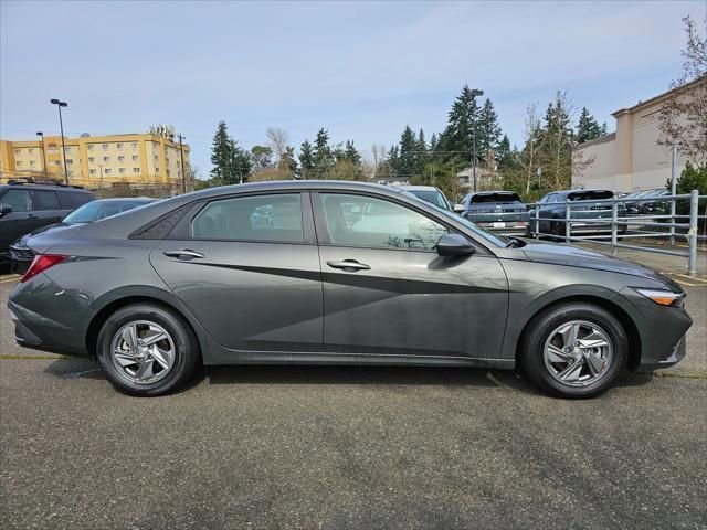 New 2026 Hyundai Elantra SE FWD image 8