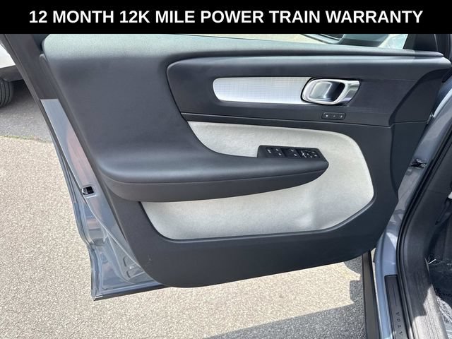 Used 2020 Volvo XC40 T5 Momentum w/ Protection Package Premier AWD/4WD image 13