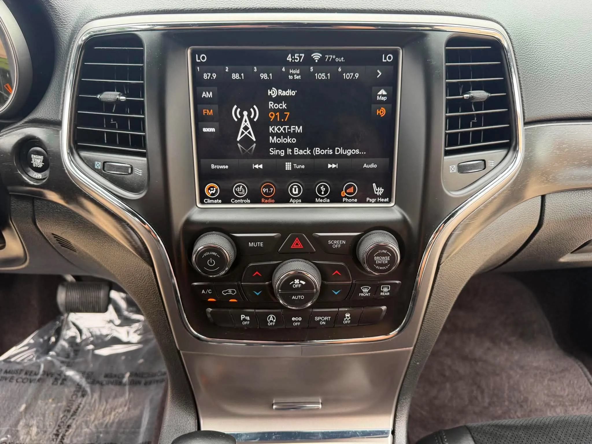 Used 2018 Jeep Grand Cherokee Altitude RWD image 14
