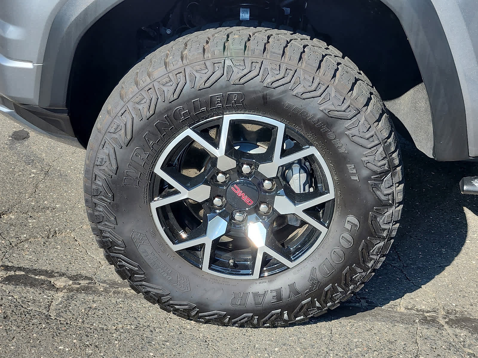 Used 2024 GMC Canyon AT4X image 9