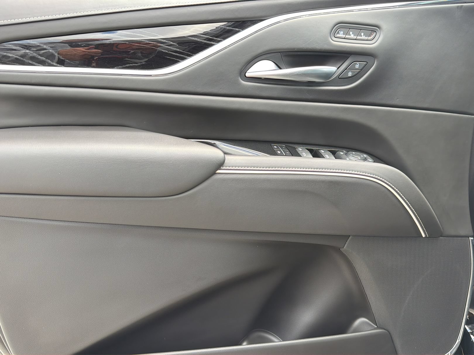 Certified 2023 Cadillac Escalade V AWD/4WD image 9