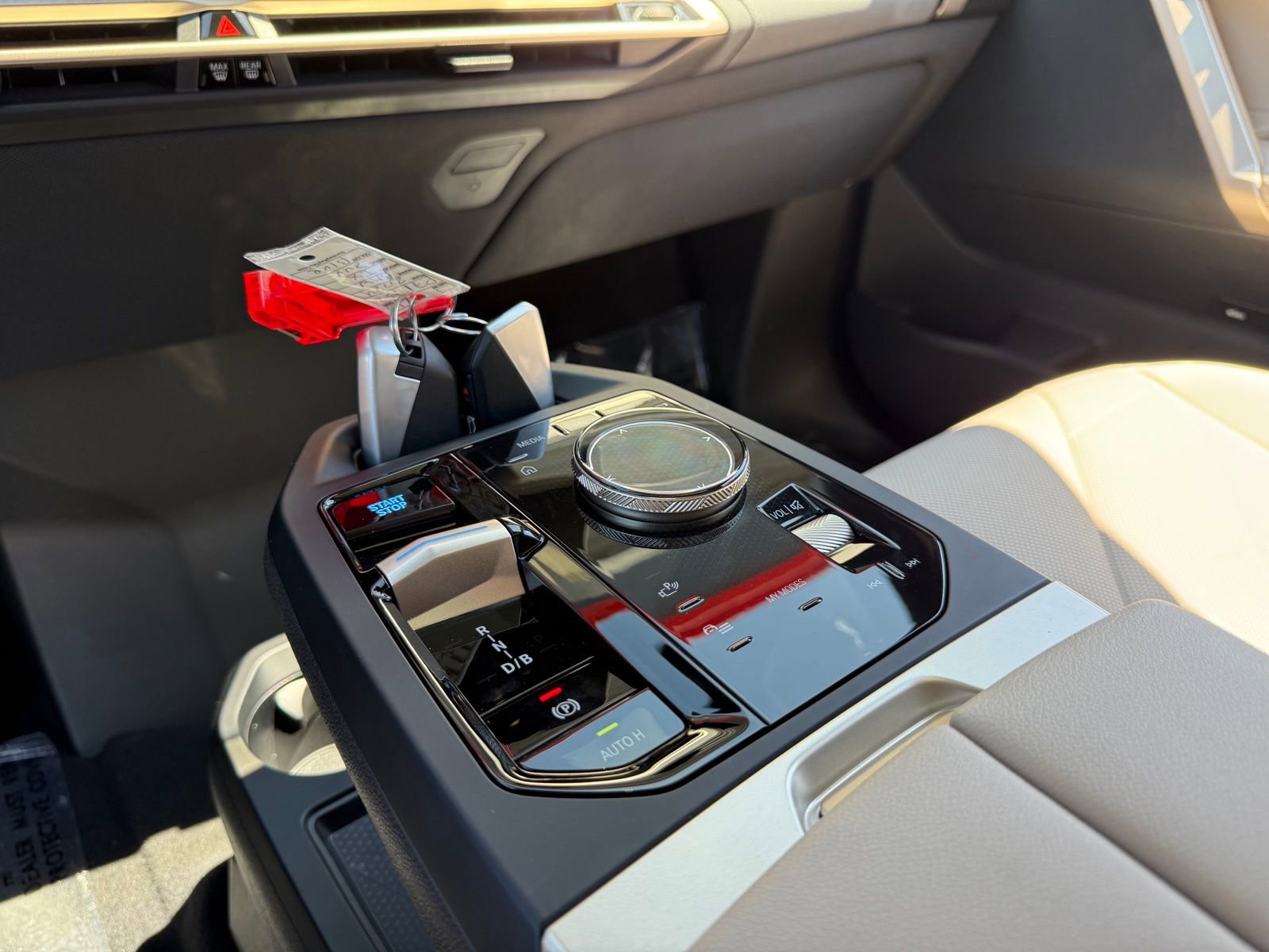 Used 2024 BMW iX xDrive50 w/ Premium Package image 22