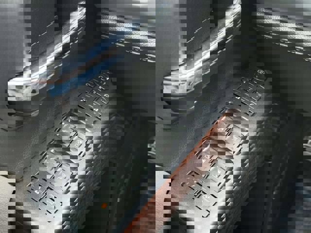 Used 2017 GMC Sierra 1500 SLT w/ SLT Preferred Package image 16