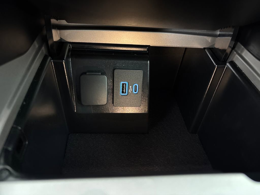 Used 2024 Ford Explorer XLT image 23