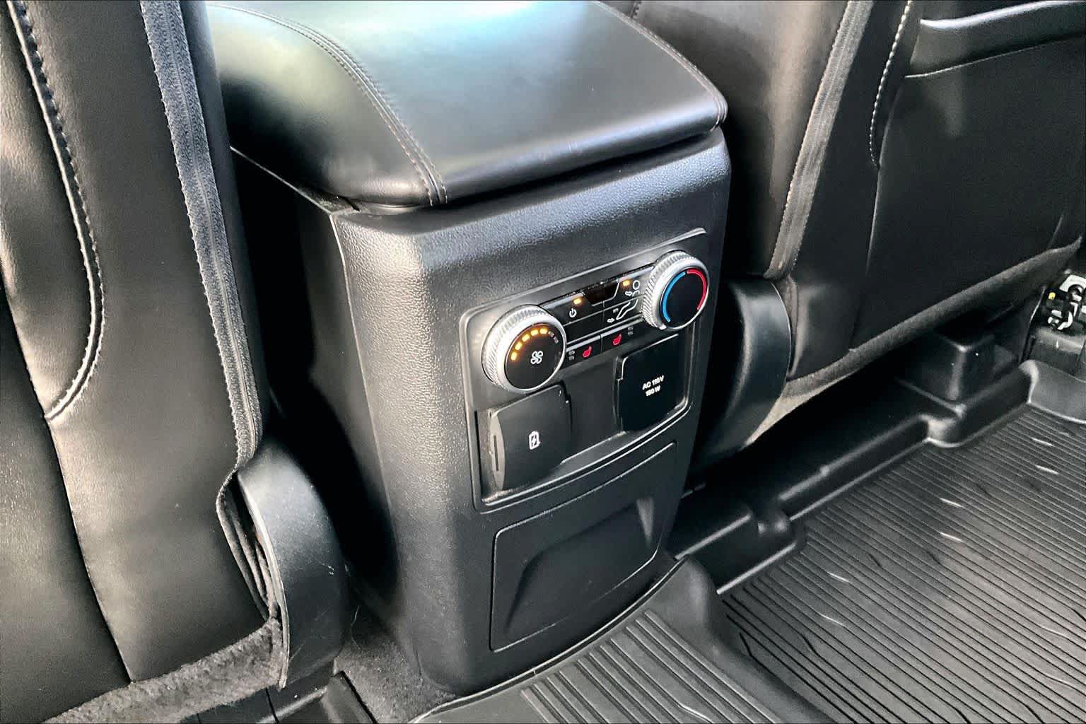 Used 2022 Ford Explorer Platinum w/ Equipment Group 601A AWD/4WD image 34