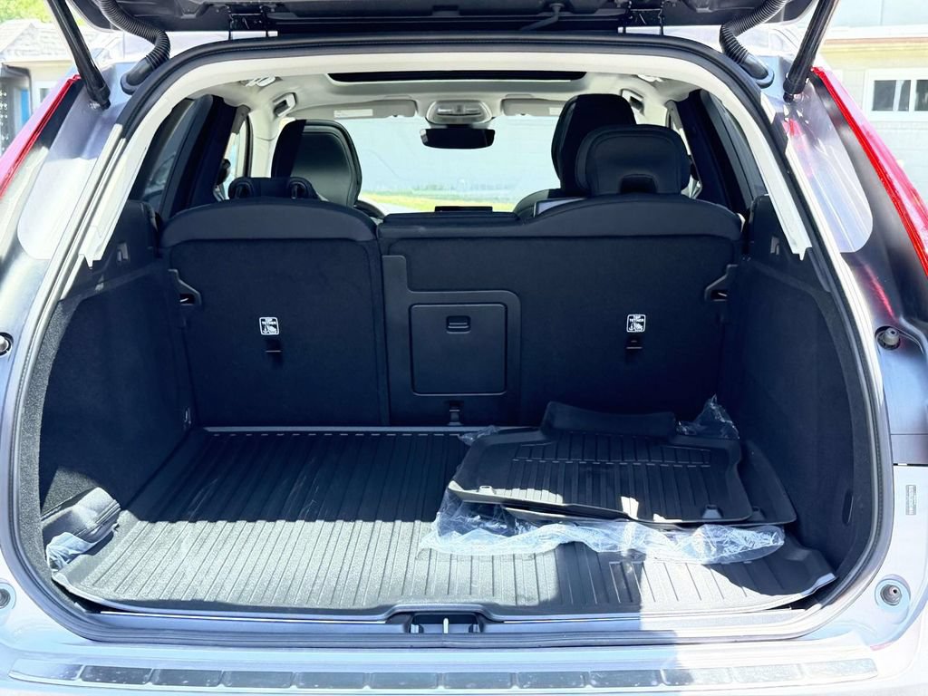 New 2026 Volvo XC60 B5 Plus w/ Protection Package Premier AWD/4WD image 13