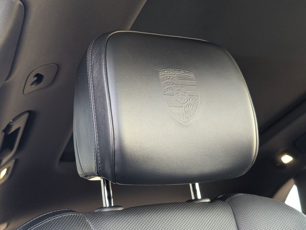 Certified 2022 Porsche Macan image 18