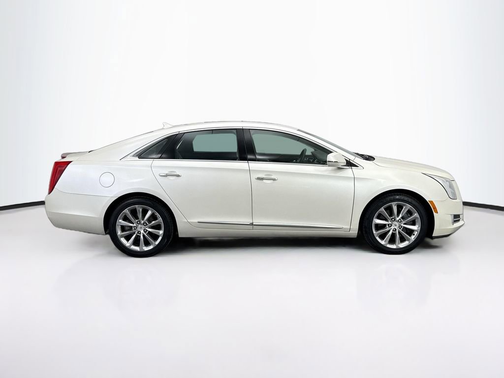 Used 2013 Cadillac XTS Luxury image 4