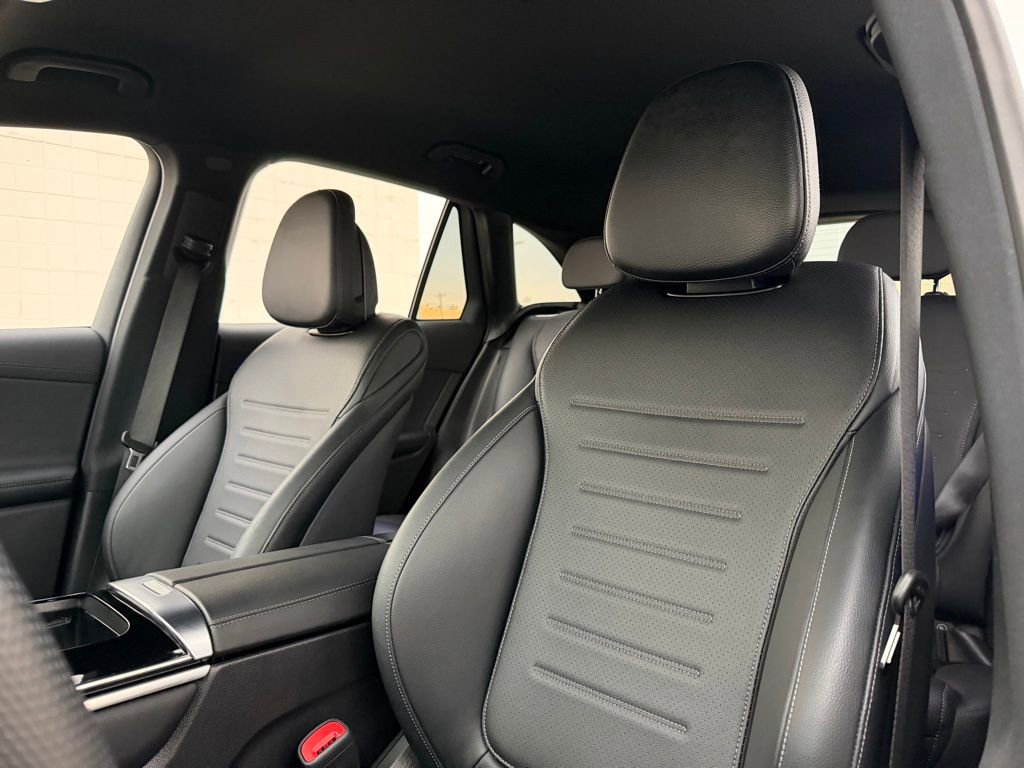 Used 2025 Mercedes-Benz GLC 300 4MATIC image 5