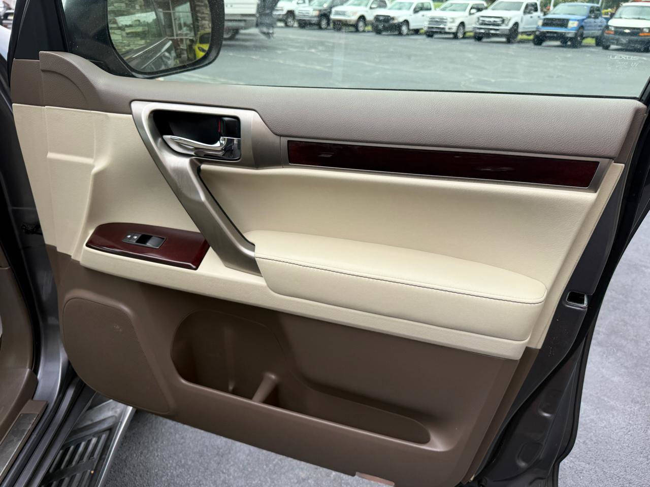 Used 2015 Lexus GX 460 w/ Premium Package AWD/4WD image 14