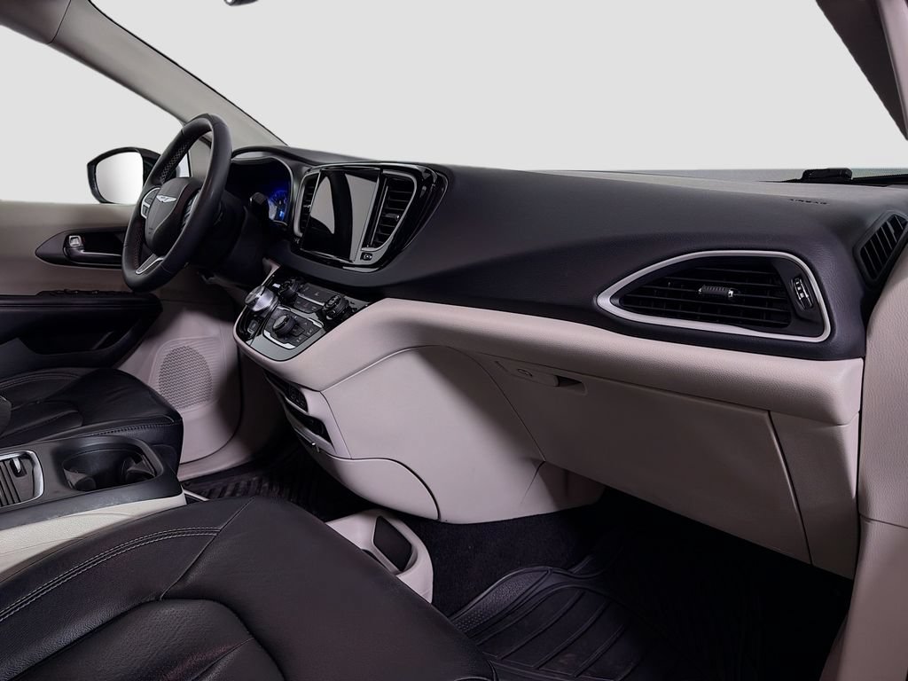 Used 2022 Chrysler Pacifica Touring-L FWD image 30