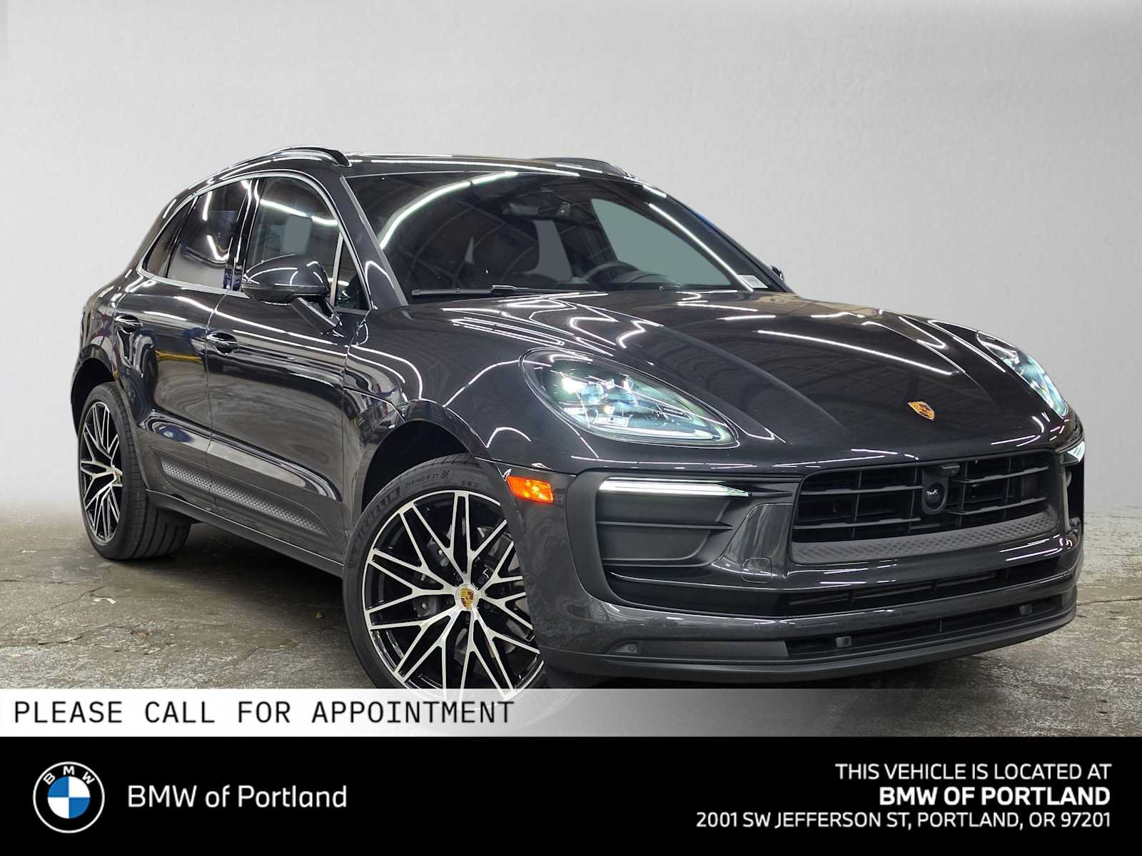 Used 2025 Porsche Macan AWD/4WD image 1
