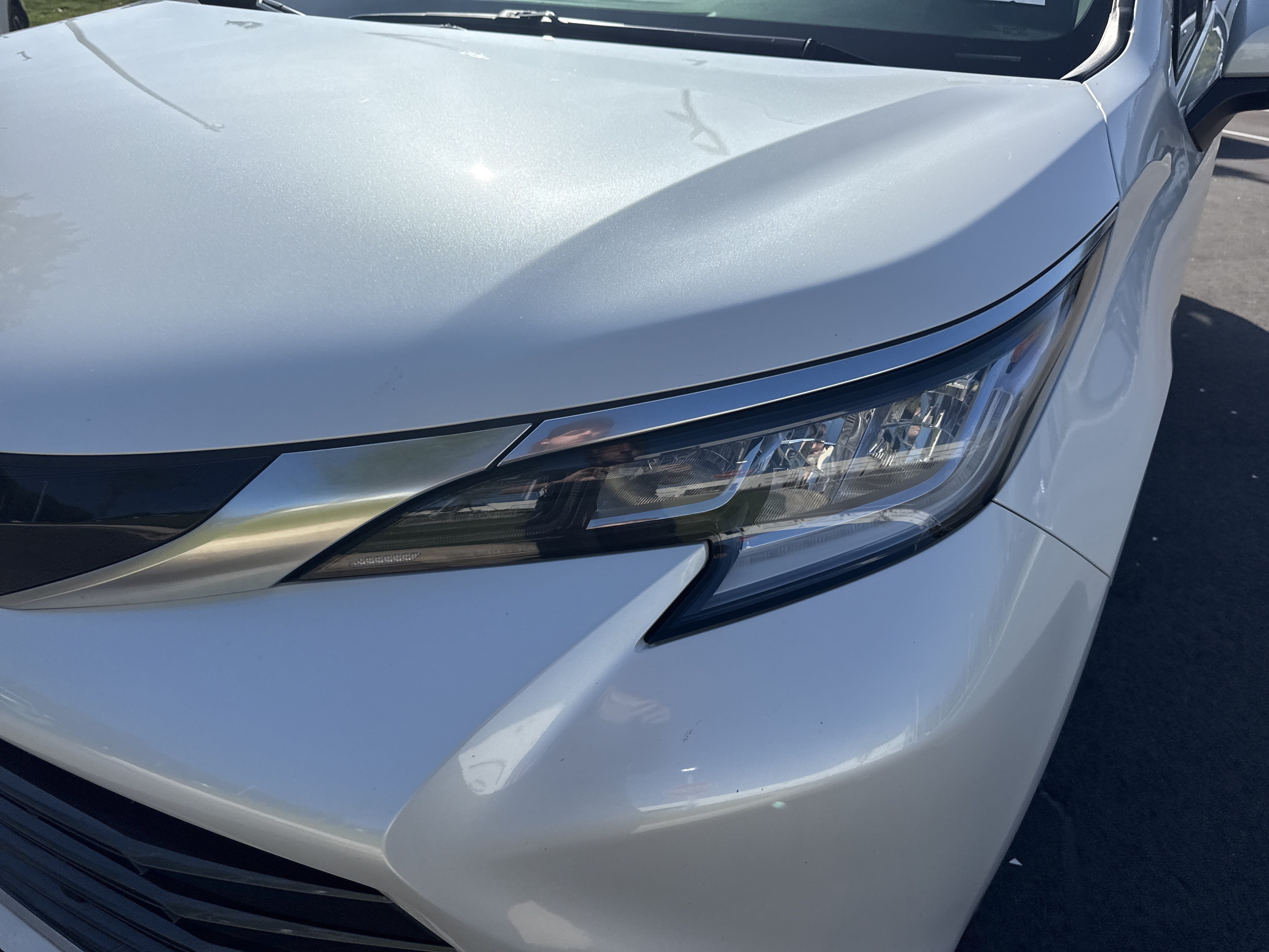 Used 2023 Toyota Sienna Limited FWD image 6