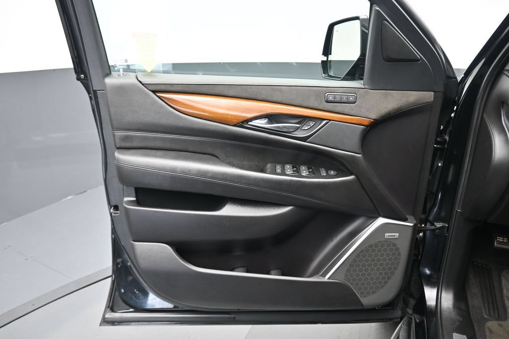 Used 2020 Cadillac Escalade Luxury w/ LPO, Radiant Package AWD/4WD image 9