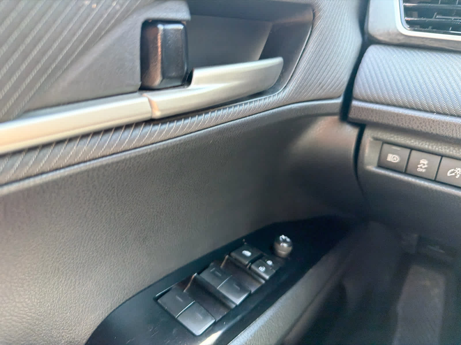 Used 2025 Toyota Camry SE FWD image 14