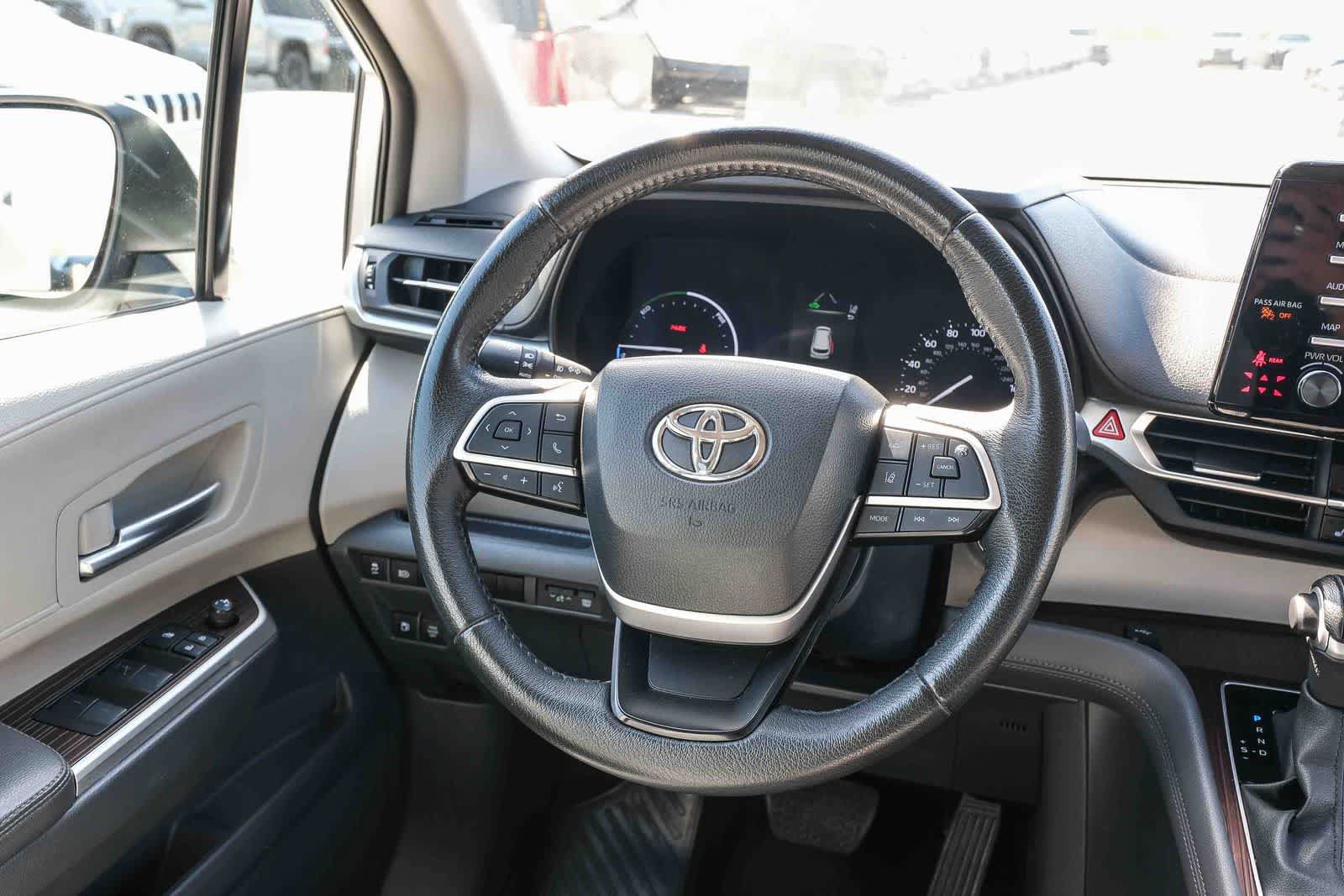 Certified 2023 Toyota Sienna XLE FWD image 15