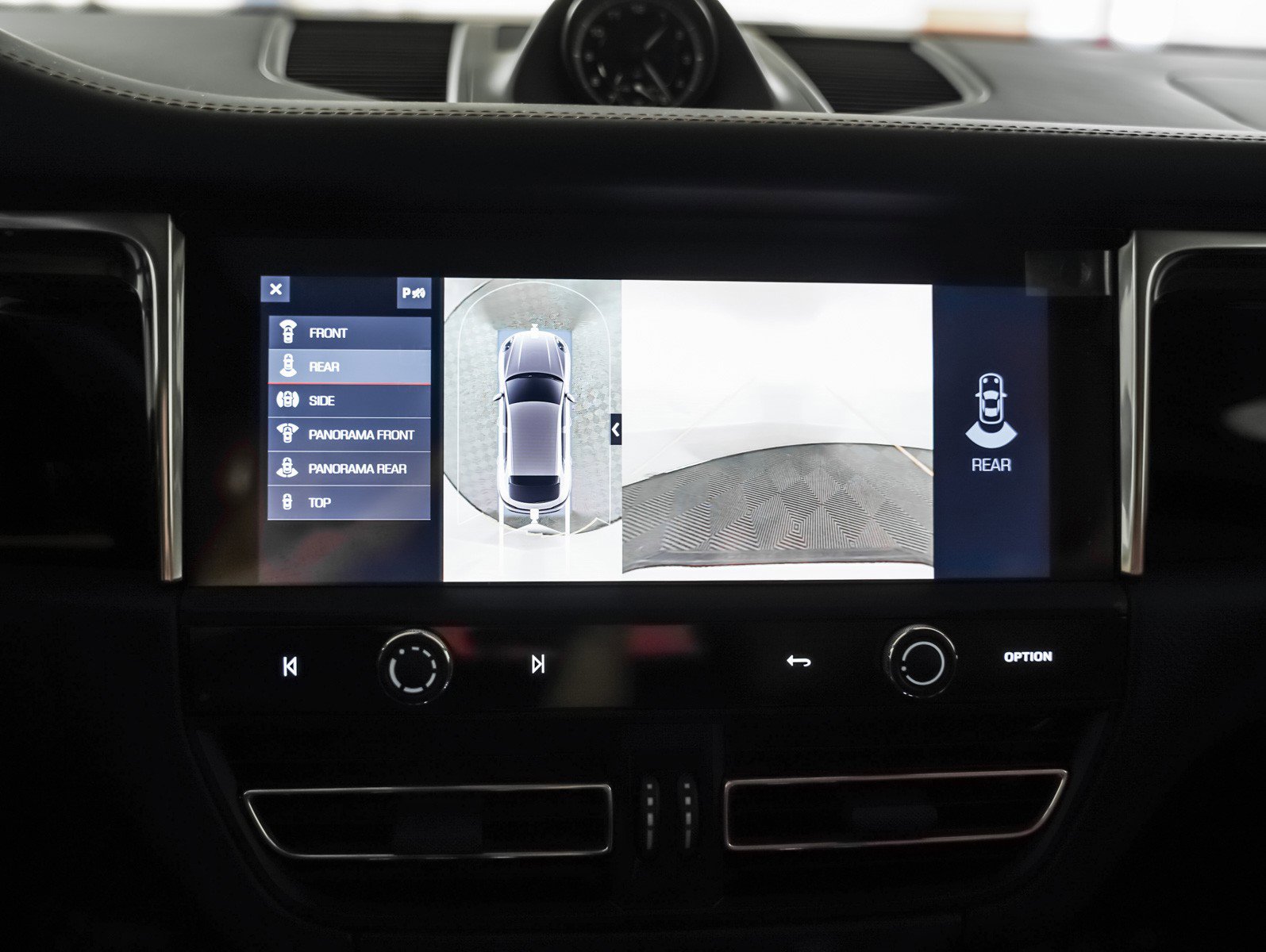 Certified 2025 Porsche Macan image 24