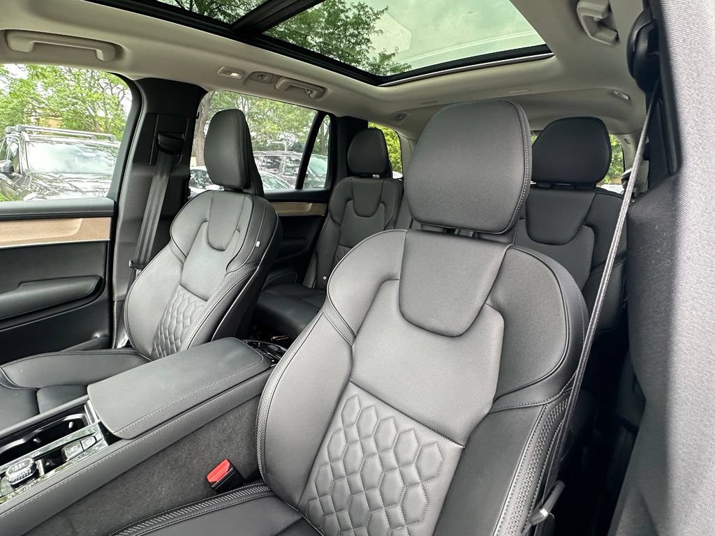 Used 2025 Volvo XC90 B6 Plus AWD/4WD image 13