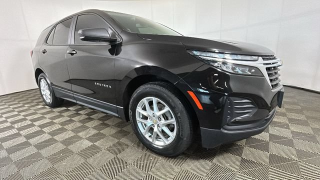 Used 2022 Chevrolet Equinox LS FWD image 2