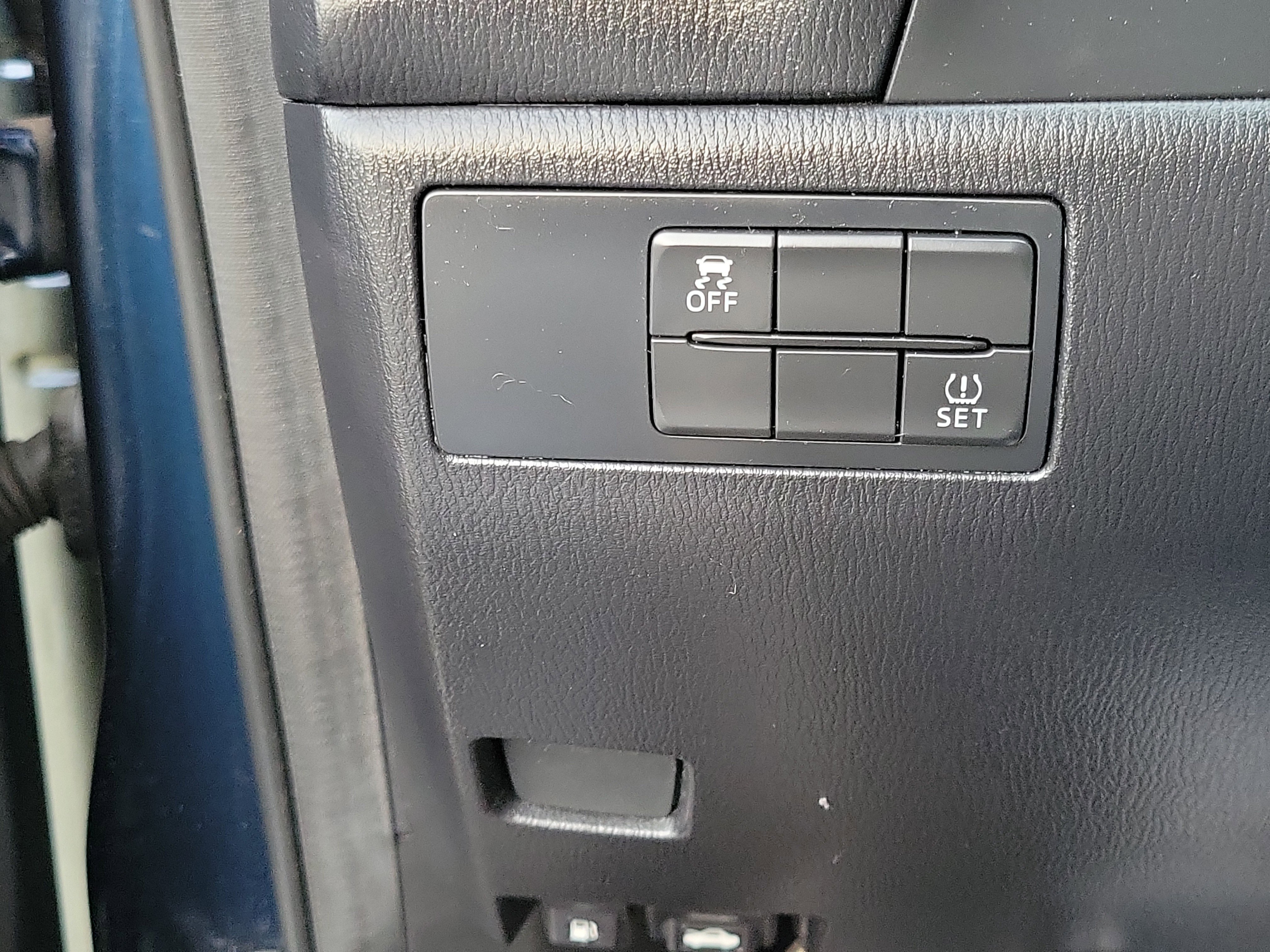 Used 2018 MAZDA MAZDA3 Touring image 13