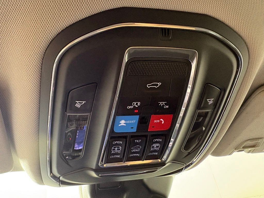 Used 2023 Jeep Grand Cherokee L Limited w/ Black Appearance Package AWD/4WD image 38