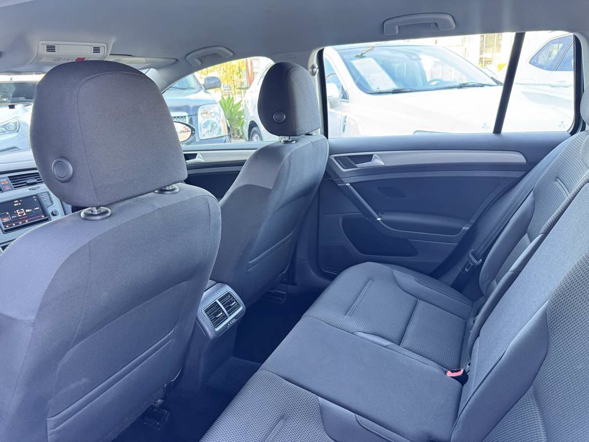 Used 2016 Volkswagen Golf S FWD image 27